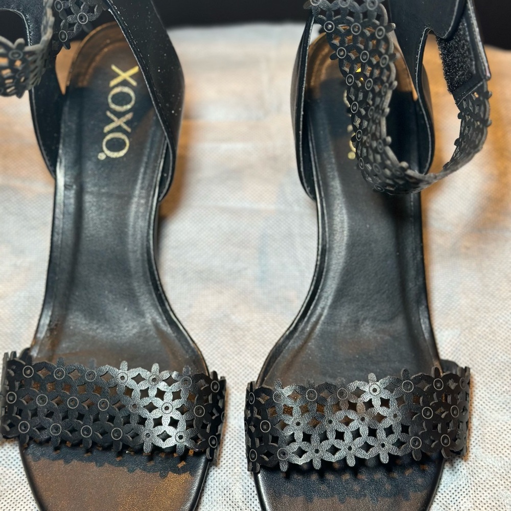 XOXO Women's Black Sandals